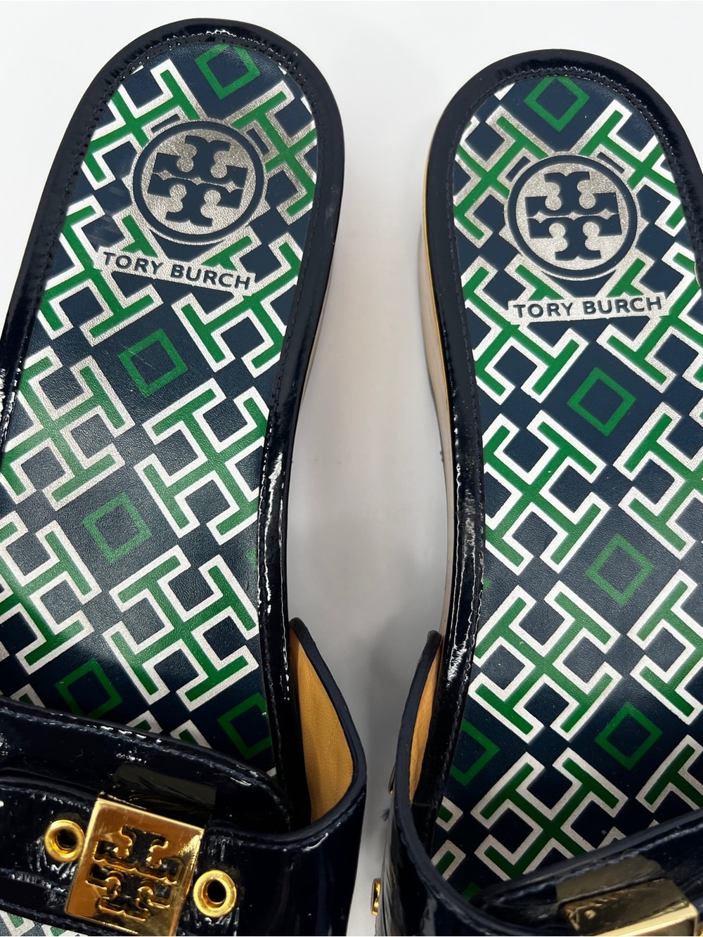 Tory Burch Dixon Black Green Patent Leather Gold Logo Slide Sandals Size 8.5 - Picture 4 of 15
